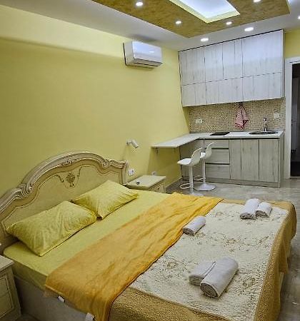 Ekonomic Apartmani Golubovci Екстер'єр фото