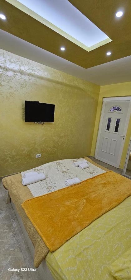 Ekonomic Apartmani Golubovci Екстер'єр фото