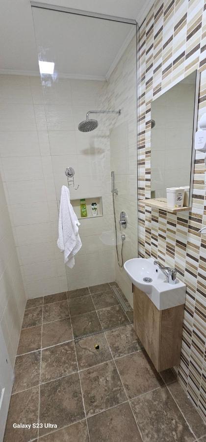 Ekonomic Apartmani Golubovci Екстер'єр фото